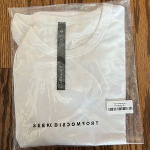 Lululemon Seek Discomfort fundamental tee large